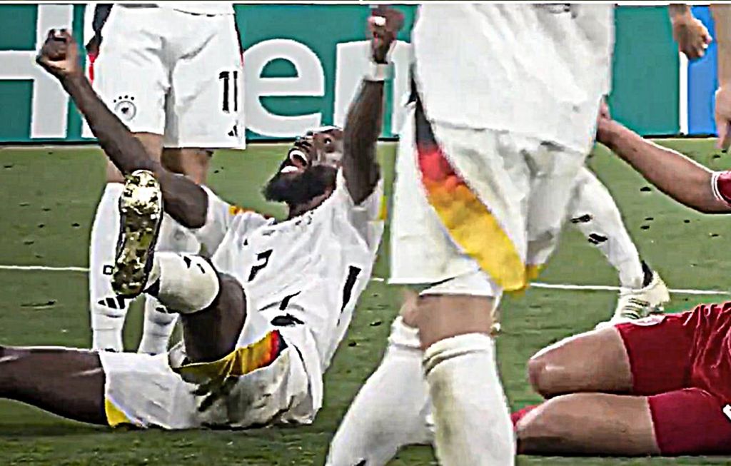 Σαν γκολ πανηγύρισε μια προβολή ο Ρούντιγκερ! (vid)