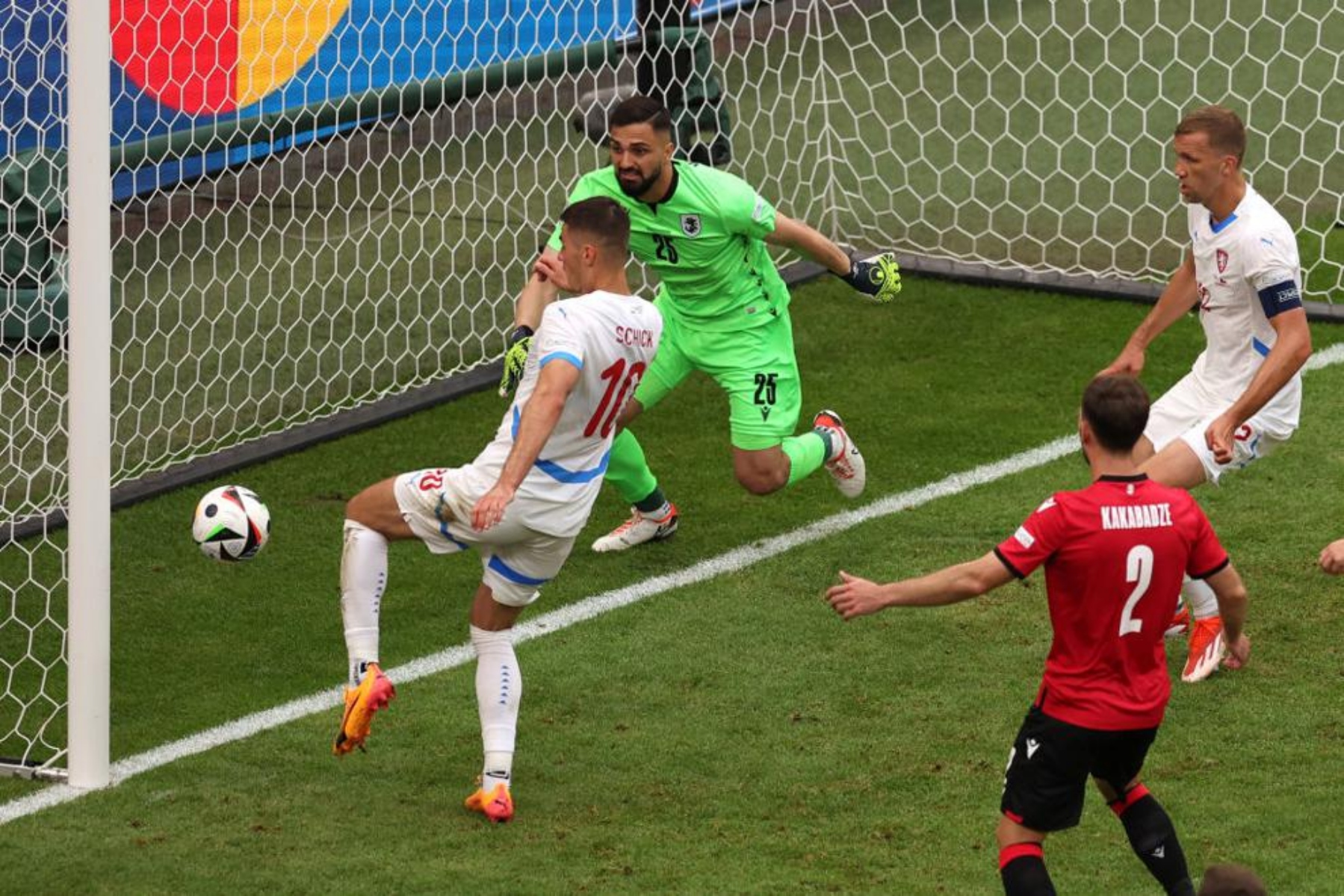 Ματσάρα Γεωργίας και Τσεχίας με… «Χ»αμένες και τις δύο! (vids)