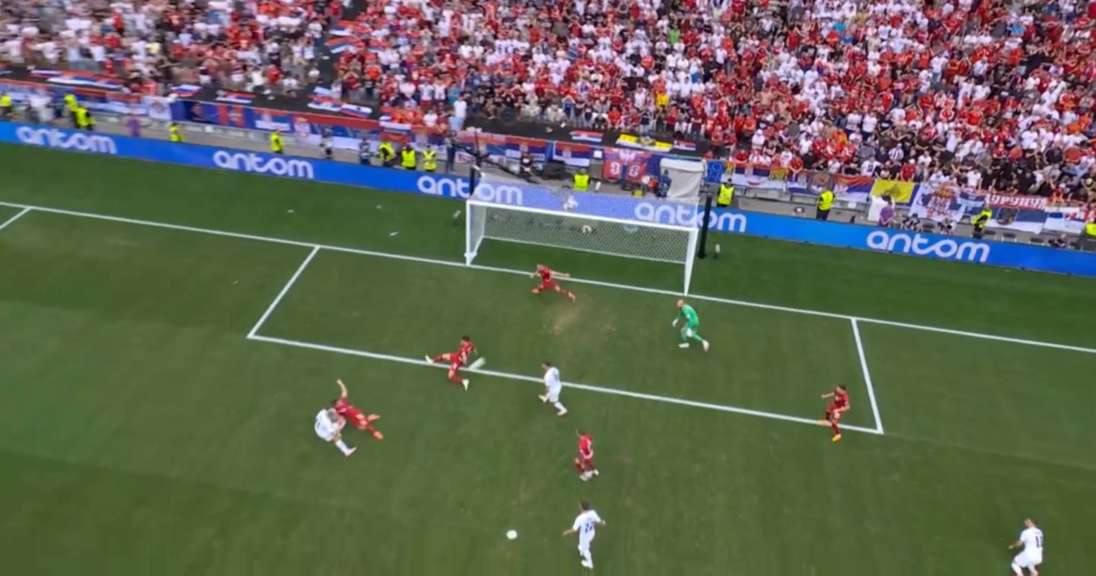 Αδιανόητη φάση για την Σλοβενία – Δοκάρι και…. «τσαφ» ο Σπόραρ! (vid)