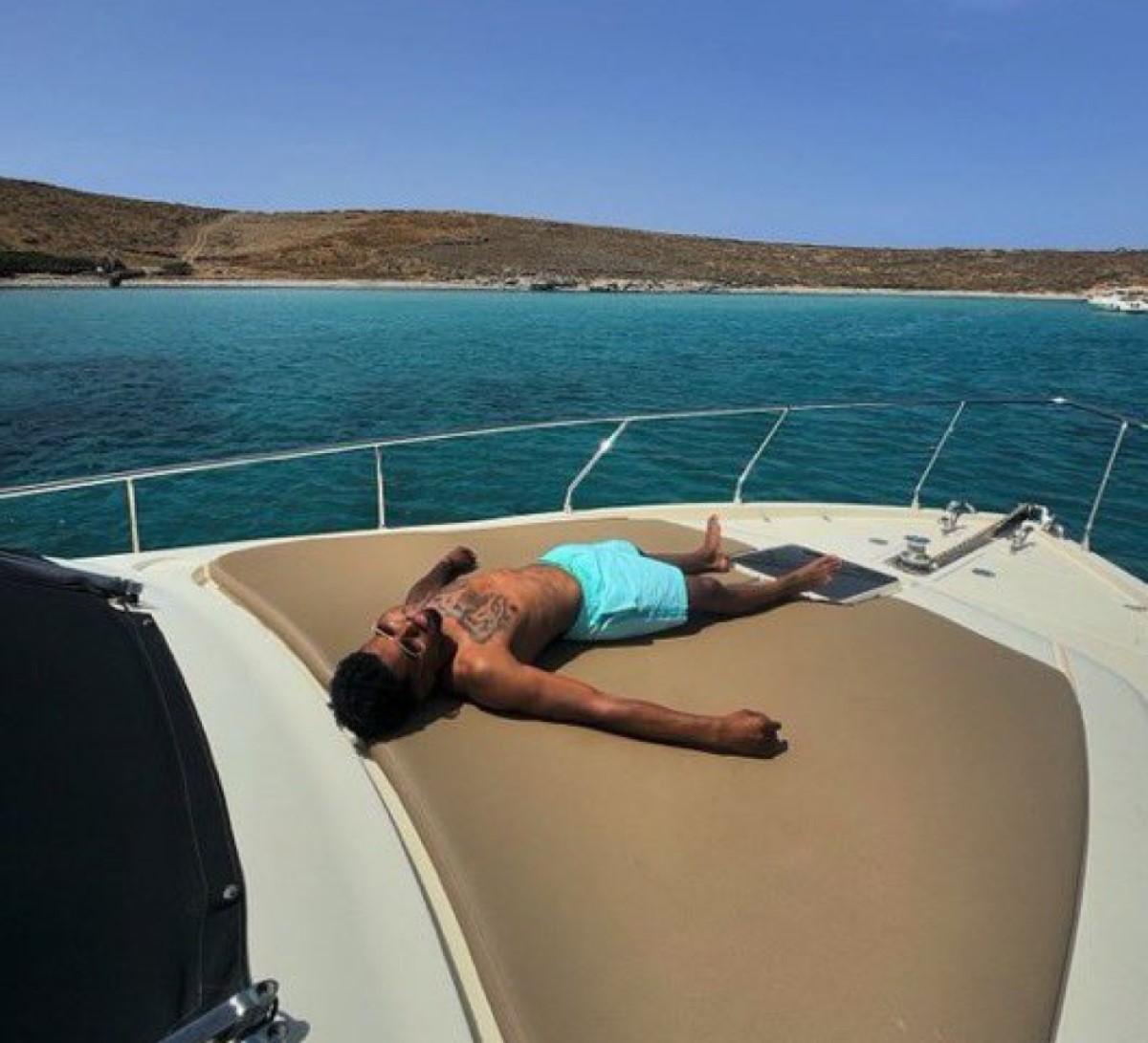 Ολλανδία: Ο Κούμαν «διέλυσε» τον παίκτη του – Τέλος οι διακοπές στην Μύκονο… (pic)