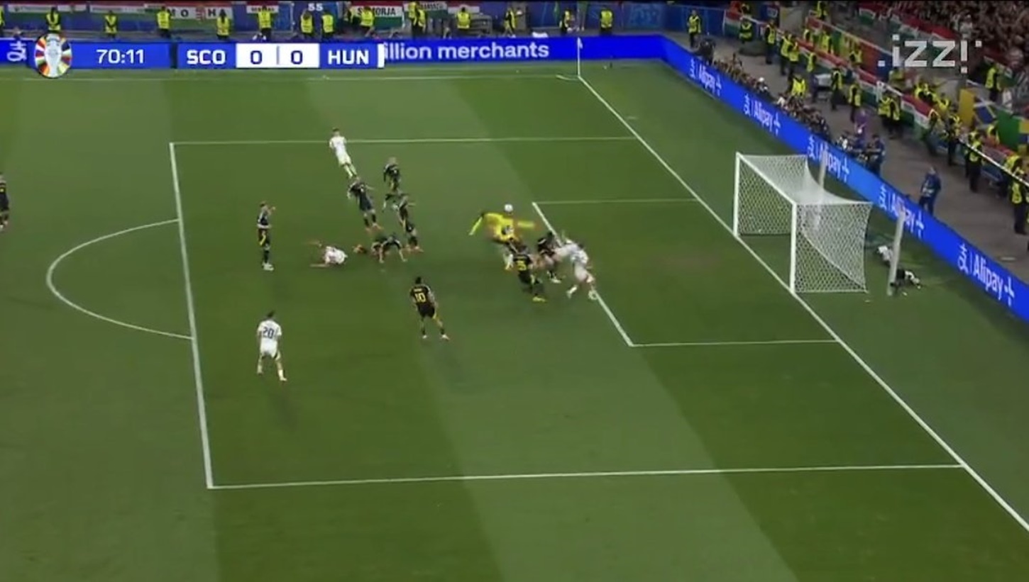 Σκωτία – Ουγγαρία: Ανατριχιαστικός τραυματισμός του Βάργκα, παραβάν και φορείο στο χορτάρι! (vid)