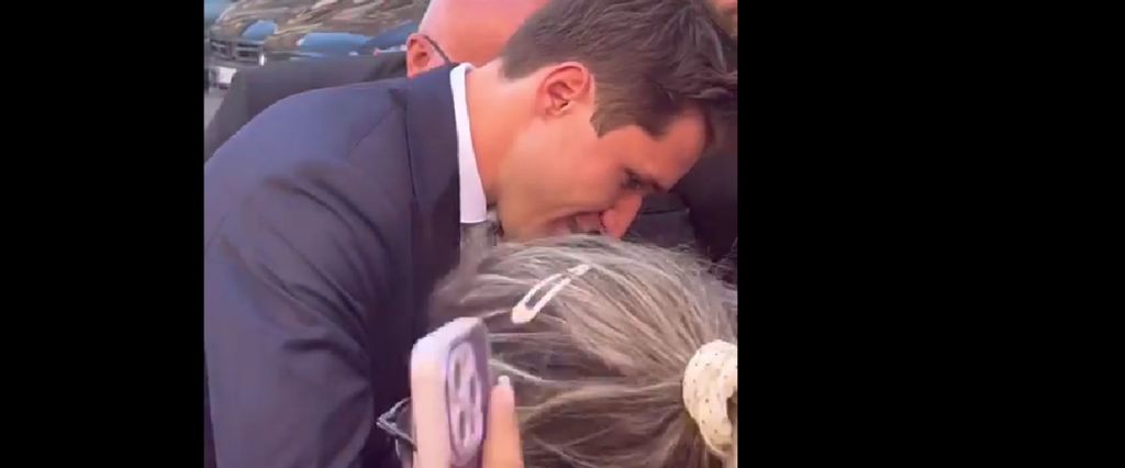 Ο Κιέζα πέρα από παιχτάρα είναι και τυπάρα: Το έδειξε με αυτόγραφα στον γάμο του! (vid)