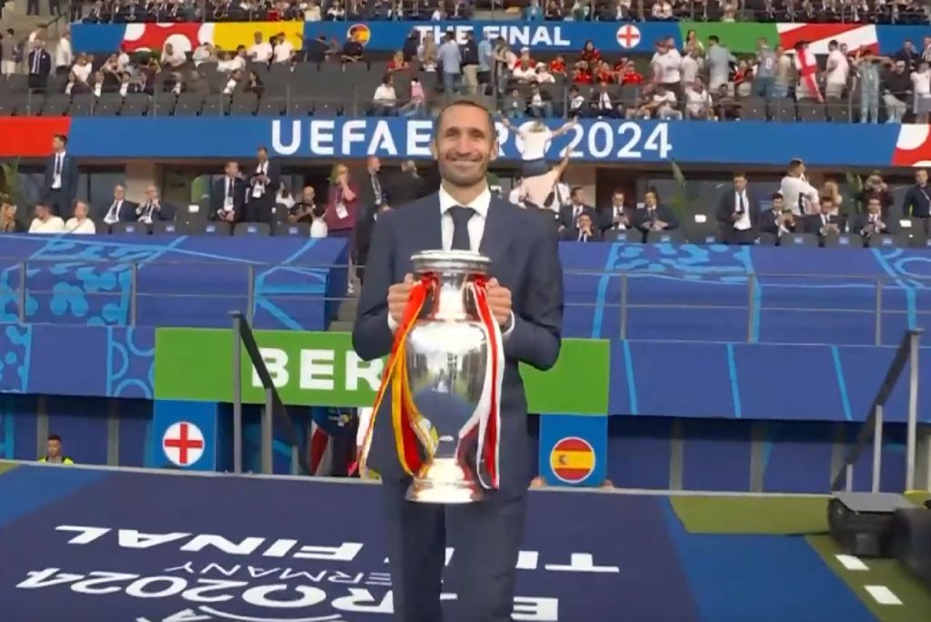 Η κούπα στο χορτάρι δια χειρός Κιελίνι (vid)