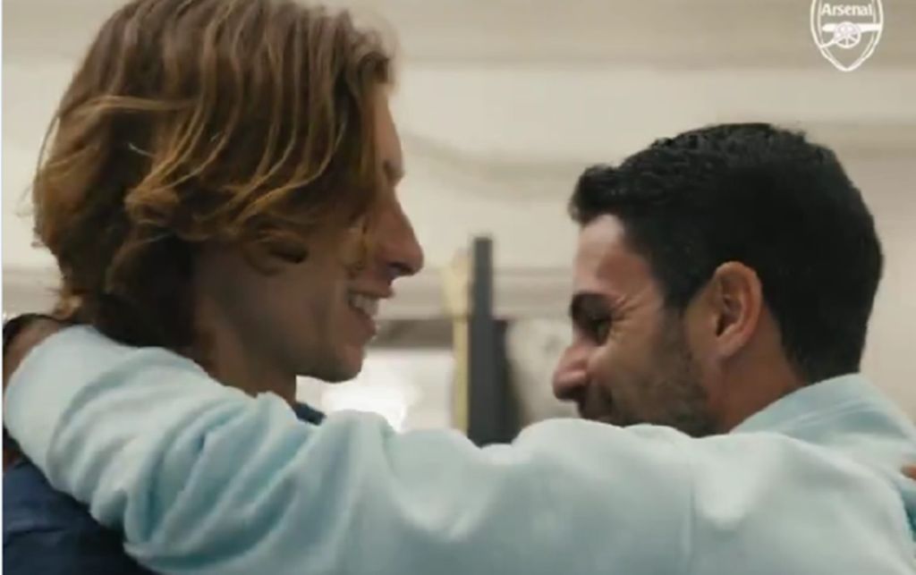 Μία ατάκα είχε να πει ο Αρτέτα στον Καλαφιόρι μόλις τον είδε μπροστά του! (vid)