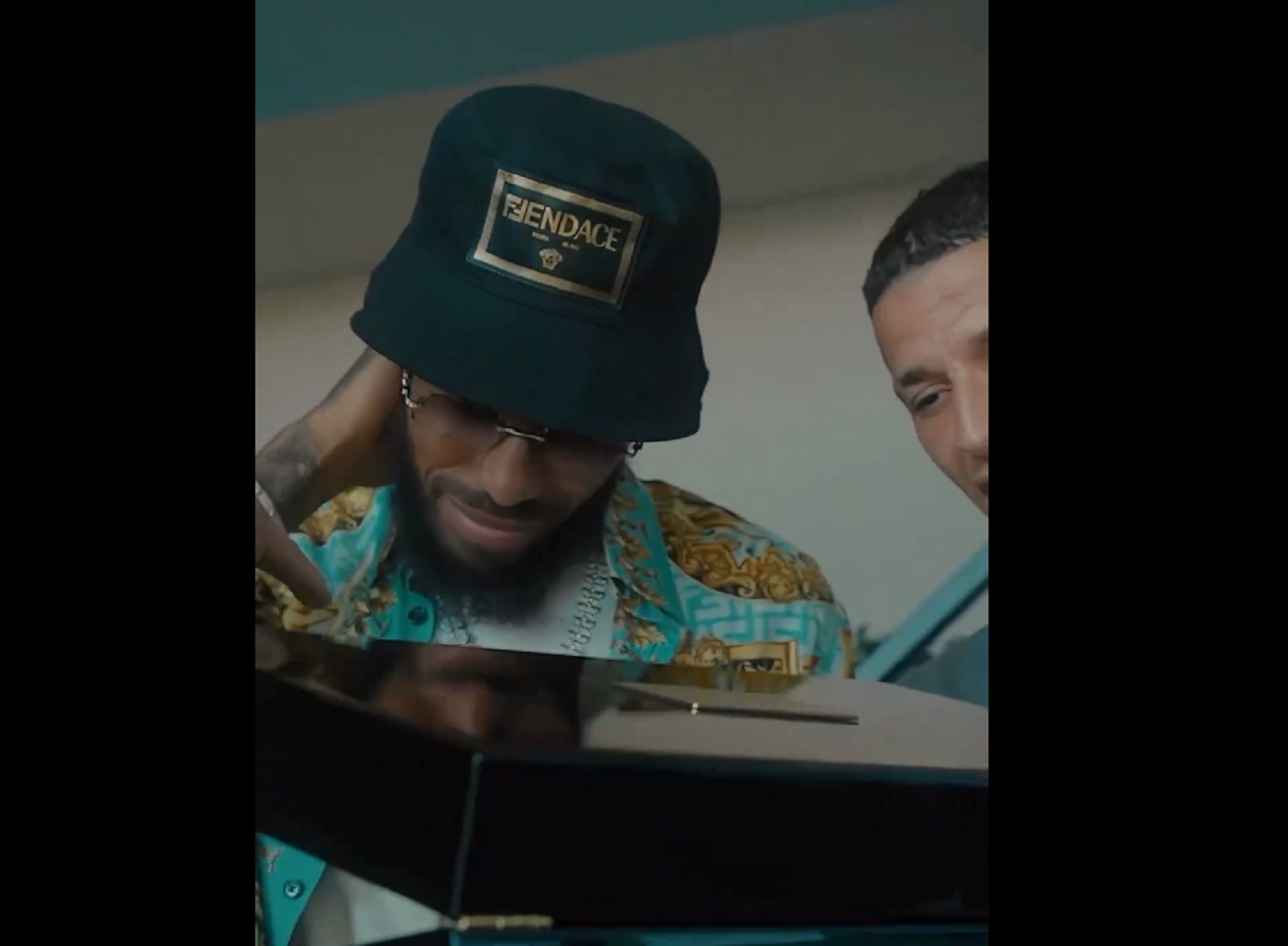 Το πανάκριβο δώρο των παικτών της Μαρσέιγ στον Πιερ Εμερίκ Ομπαμεγιάνγκ (vid)