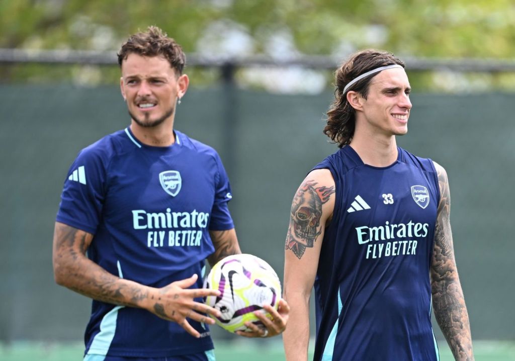 Καλαφιόρι… τις «άρπαξες» με το καλημέρα  – Έφαγε φάπες από όλους στην Άρσεναλ! (vid)