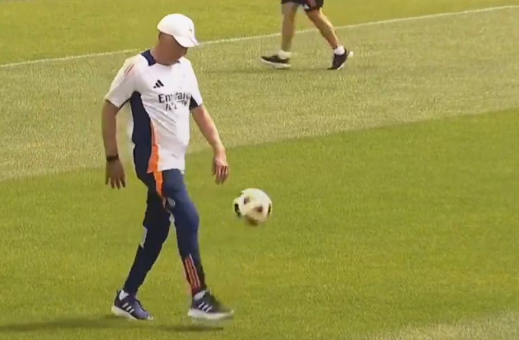 «Μιλάει» στη μπάλα ο αγέραστος Κάρλο Αντσελότι (vid)