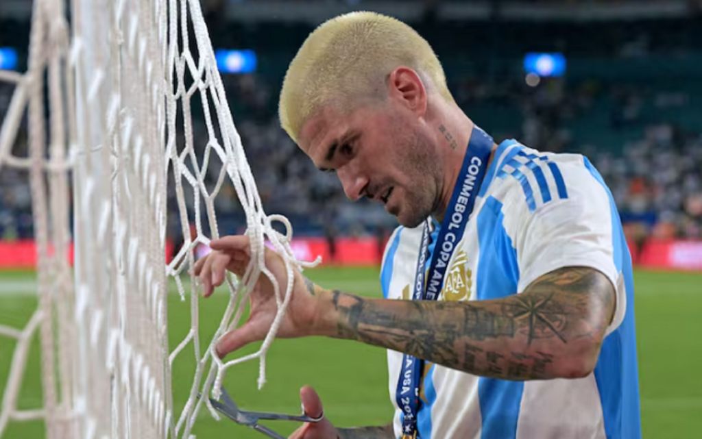 Τα κουρέματα του Ντε Πολ προδίδουν το ποδοσφαιρικό του είδωλο (pic)