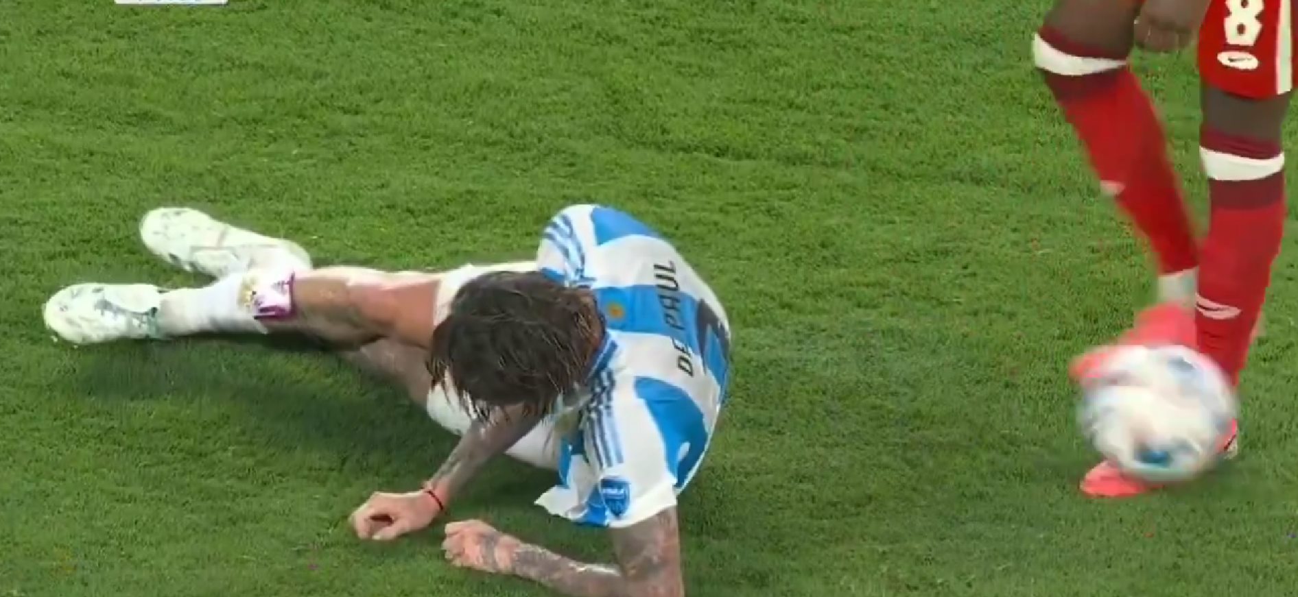 Όσκαρ… ερμηνείας από τον Ντε Πολ: Παραλίγο να μείνει παράλυτος από μπάλα! (vid)