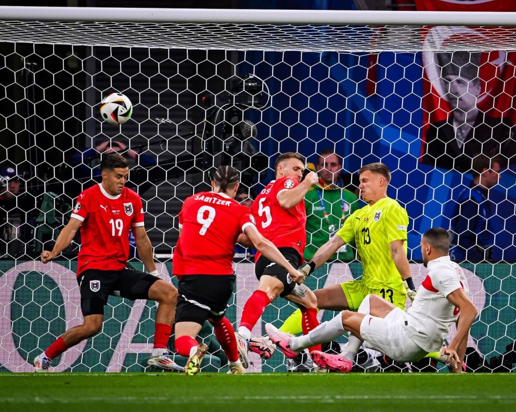 Πήρε… φωτιά η Λειψία – Γκολ με τη σέντρα οι Τούρκοι (vid)