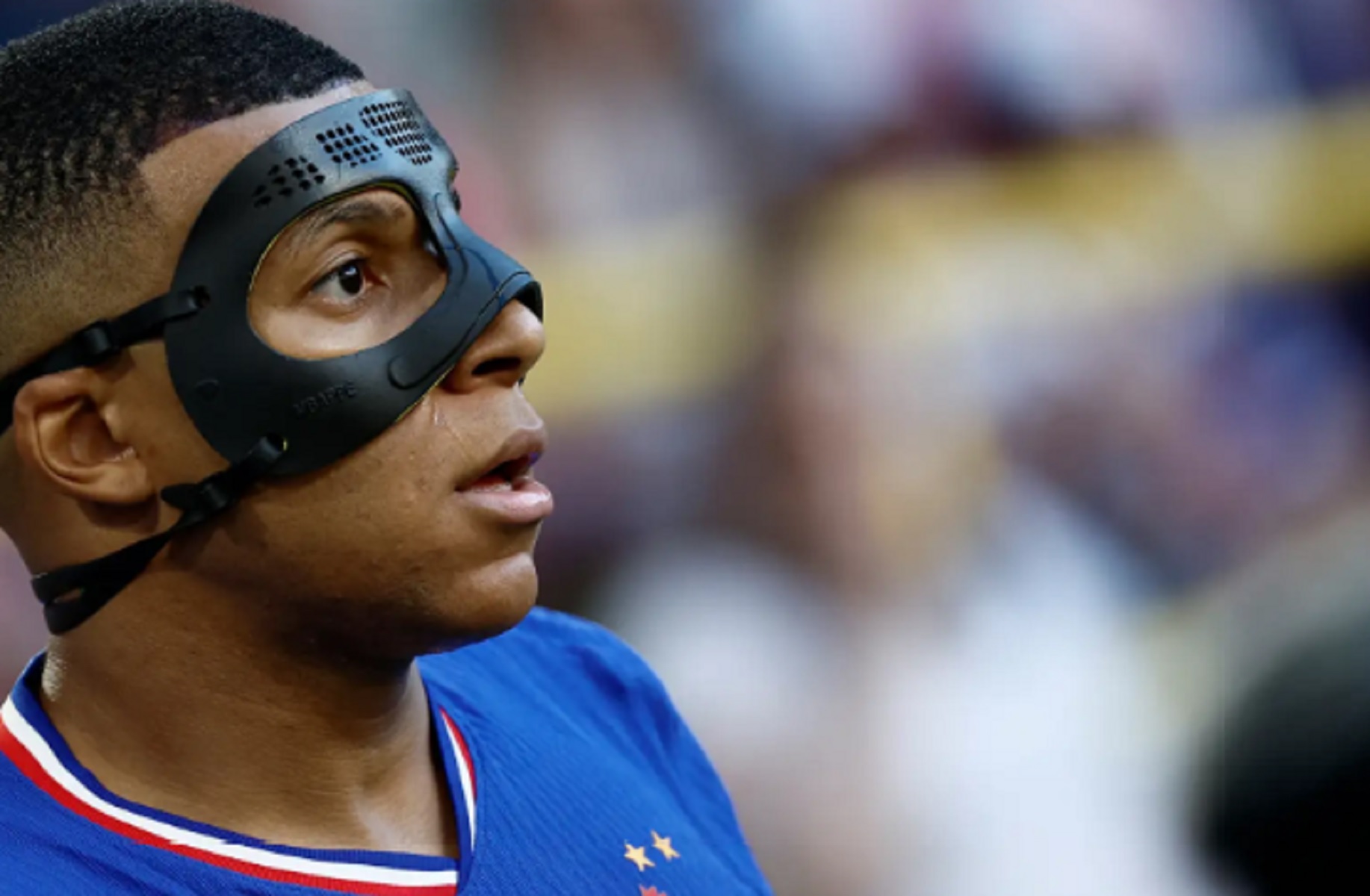 Μασκοφόρος για πολύ καιρό ακόμη ο Μπαπέ!