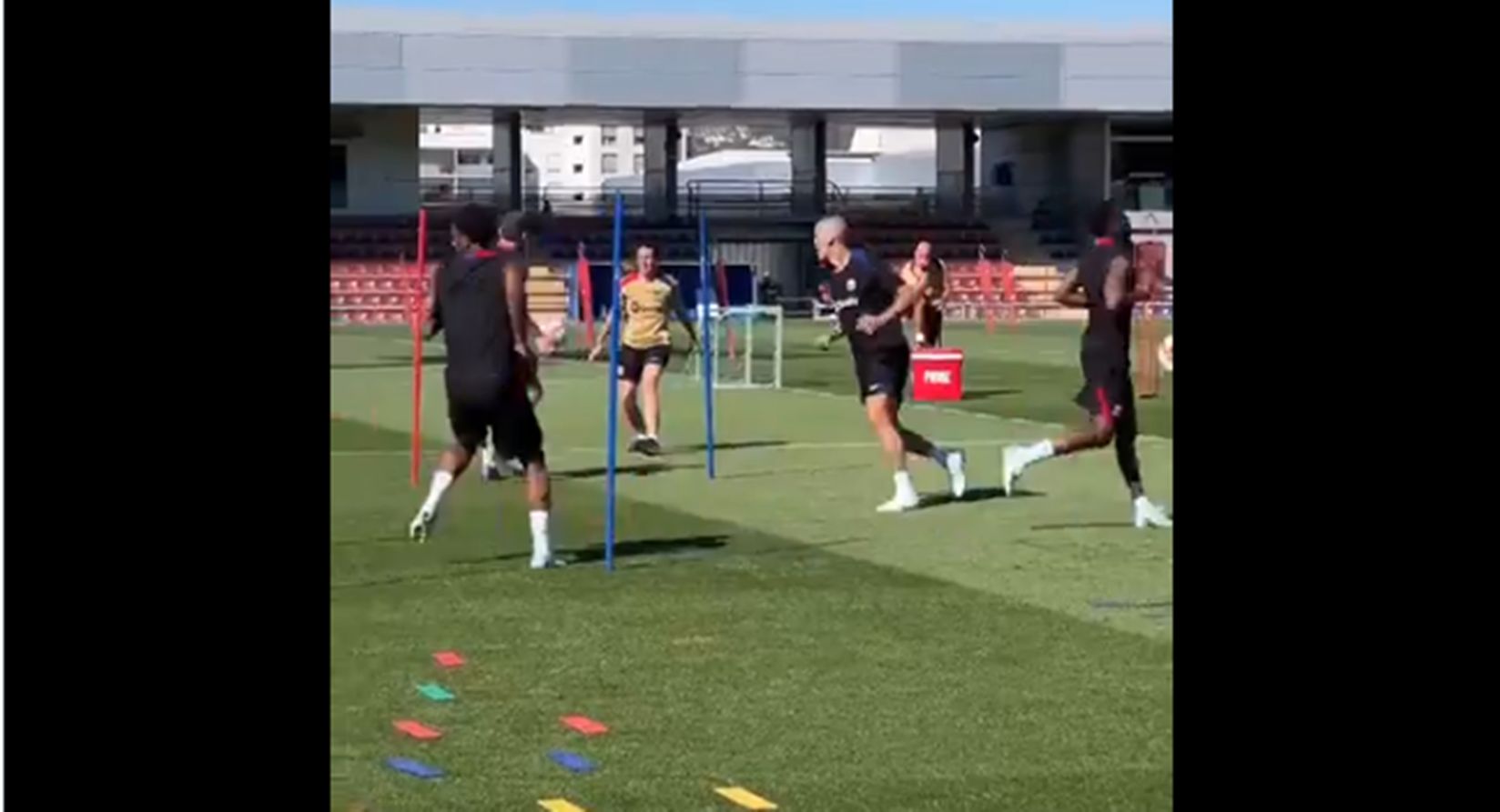 Σκληρές προπονήσεις στην Μπαρτσελόνα από τον Φλικ: Τους έχει βγάλει ήδη τον… αδόξαστο! (vid)