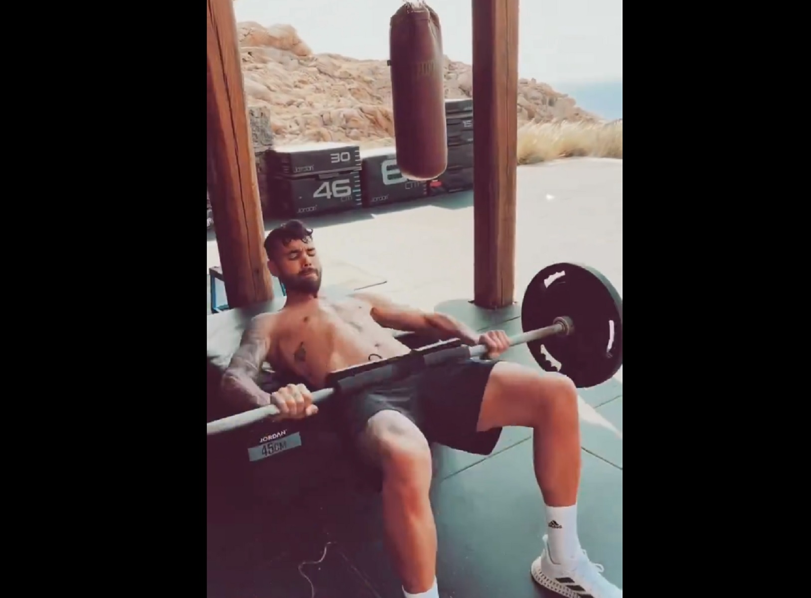 H εξαντλητική προπόνηση του Ράγια της Άρσεναλ στην Μύκονο (vid)