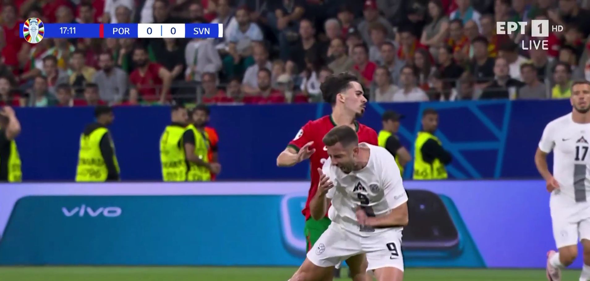 Όλη η Ευρώπη γελάει με το… θέατρο του Σπόραρ: Έκανε σαν να τον πυροβόλησαν! (vid)