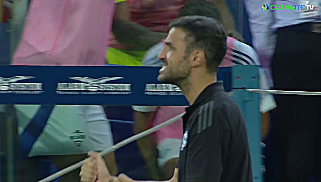 «Ταύρος σε υαλοπωλείο» με τον επιθετικό του ο Φάμπρεγας! (vid)