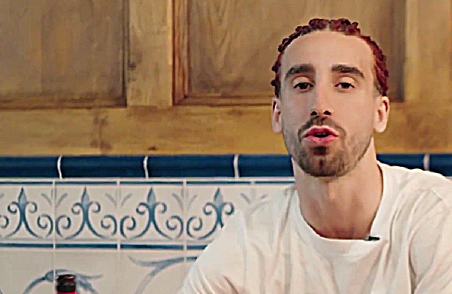 Ό,τι πιο… cringe υπάρχει αυτή τη στιγμή, είναι ο Κουκουρέγια σε διαφήμιση μπύρας! (vid)