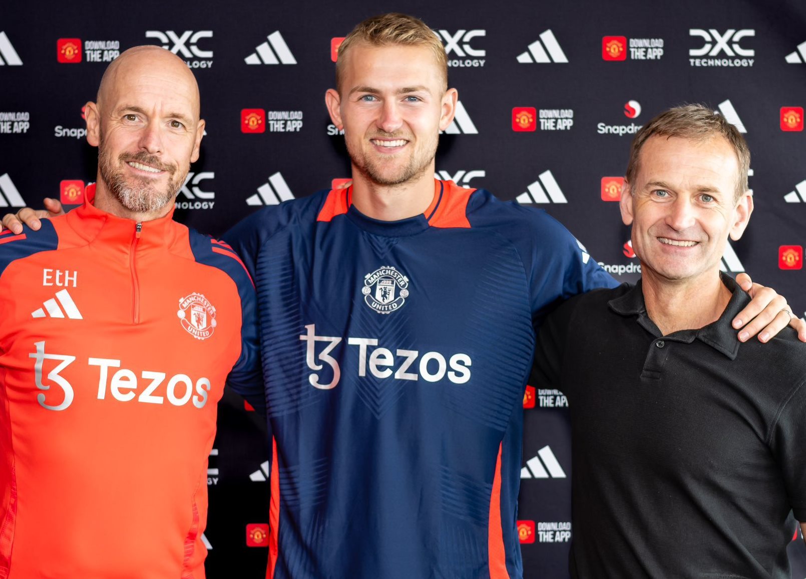 Ο Ντε Λιχτ… μηδένισε την Μπάγερν: «Από τότε έχω συμφωνήσει με την Γιουνάιτεντ!»