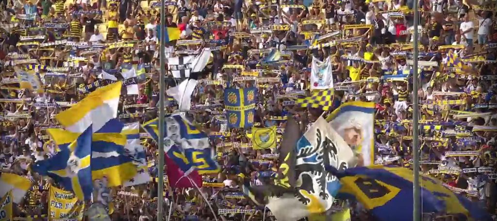 Πάρμα, μας έλειψες πολύ: Απίθανη ατμόσφαιρα και… καμίνι το «Ένιο Ταρντίνι» (vid)