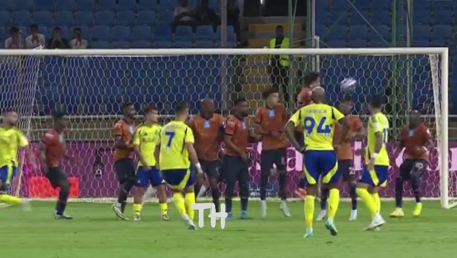 Σκόραρε με φάουλ ο Κριστιάνο μετά από πέντε μήνες, άλλο ένα για τα 900! (vid)