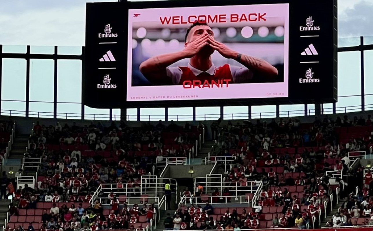 Ανατριχιαστική στιγμή – Το Εmirates και η Άρσεναλ… υποκλίθηκαν στον Τζάκα (vid)