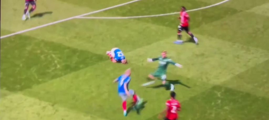 Ο… Χάρος βγήκε παγανιά στην Αγγλία: Ο τερματοφύλακας της Λούτον «καθάρισε» δύο παίκτες! (vid)