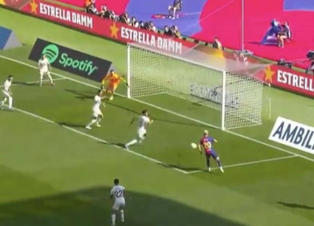 Η Μπαρτσελόνα έπαιξε «τίκι-τάκα», δοκάρι ο Όλμο με άδειο τέρμα! (vid)