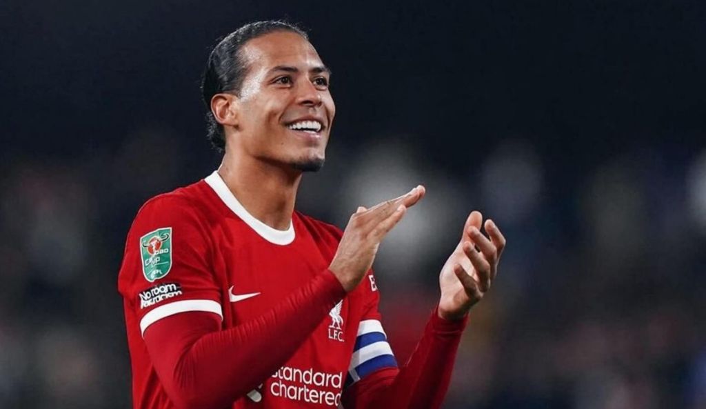 Εξέθεσε τη διοίκηση της Λίβερπουλ ο Φαν Ντάικ: «Καμία επαφή για το συμβόλαιό μου»