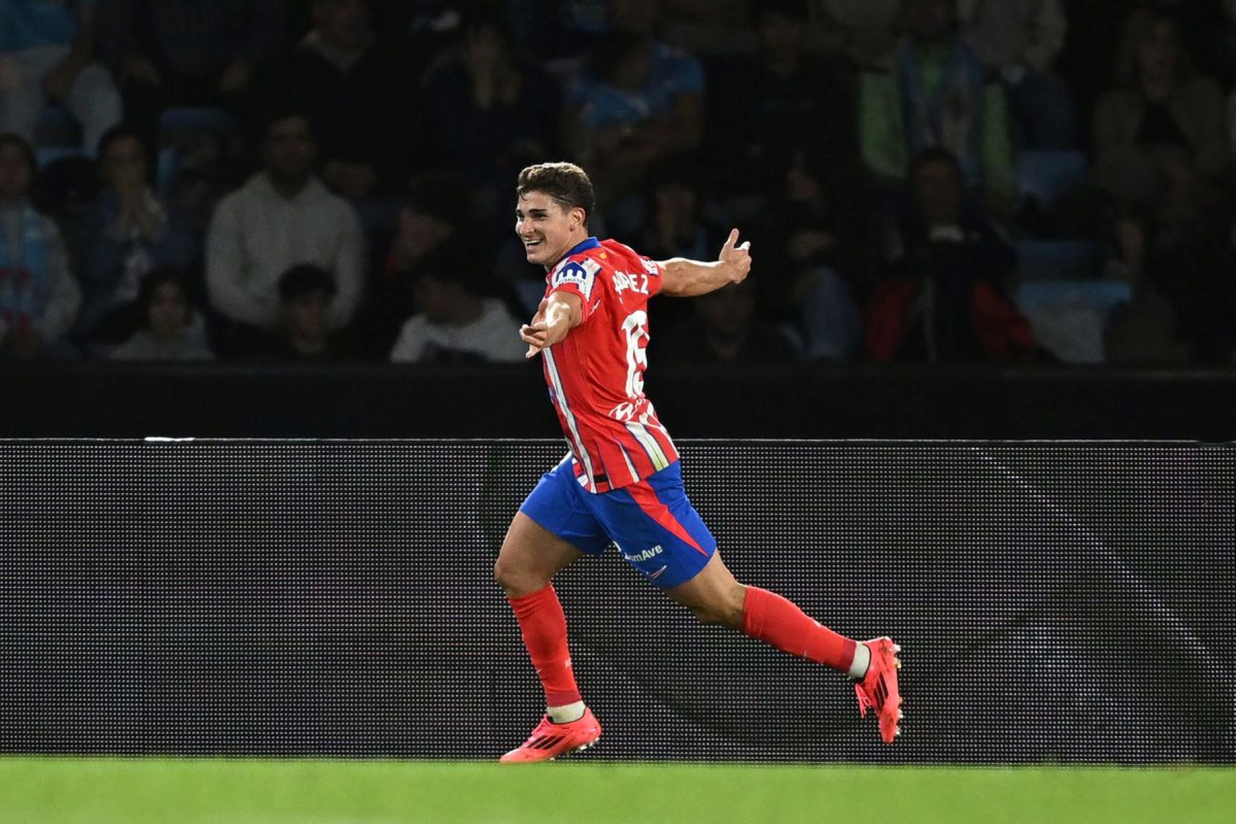 Γι’ αυτό πήρε τον Άλβαρεζ η Ατλέτικο – Για να της χαρίζει «τρίποντα» (vid)