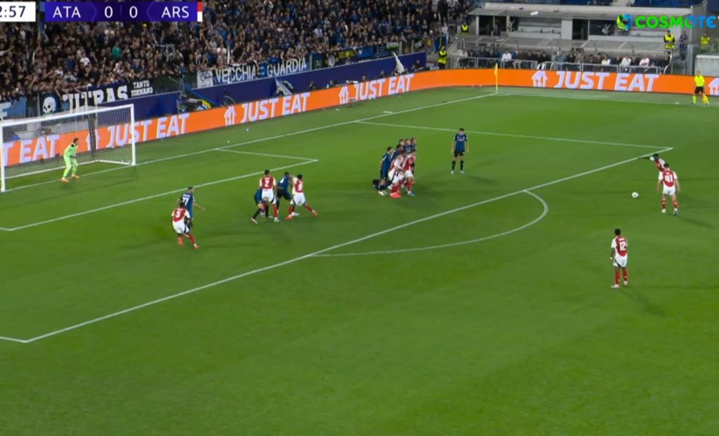 Αταλάντα – Άρσεναλ: Τεράστια επέμβαση του Καρνεσέκι στο φάουλ του Σάκα (vid)