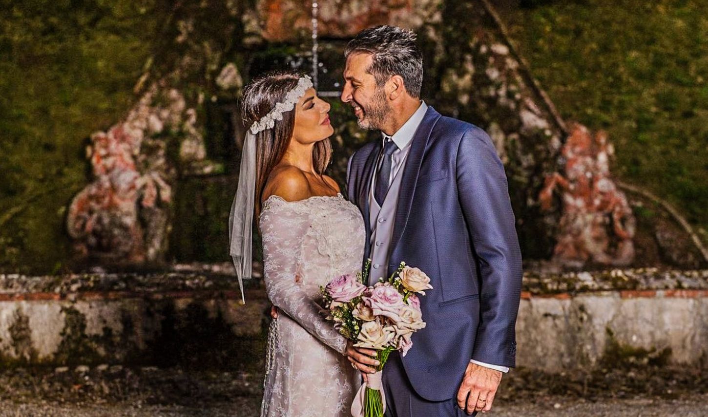 Νυμφεύθηκε ο Μπουφόν – Αυτή είναι η 51χρονη καλλονή σύζυγός του