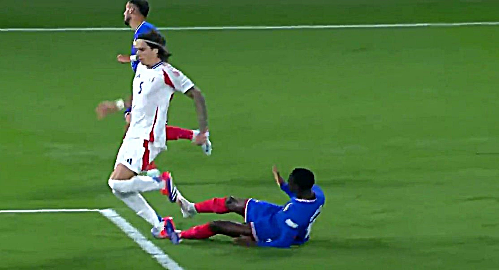 Τραυματίας ο Καλαφιόρι με απίθανο τρόπο – Αγωνία στην Άρσεναλ (vid)