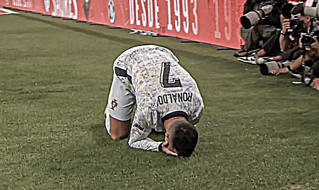 Κριστιάνο Ρονάλντο: Λύγισε κι ο Πορτογάλος θεός του ποδοσφαίρου μετά το γκολ Νο.900 (vid)