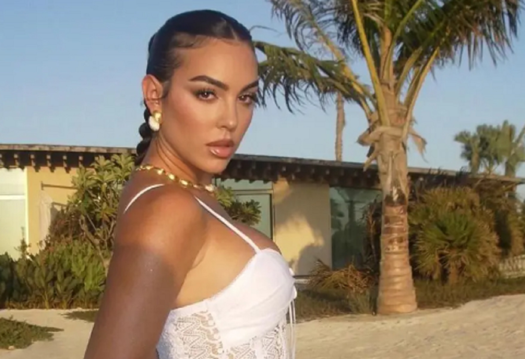 Με το μικροσκοπικό μαγιό της στο Μόντε Κάρλο η Τζεορτζίνα (pics)