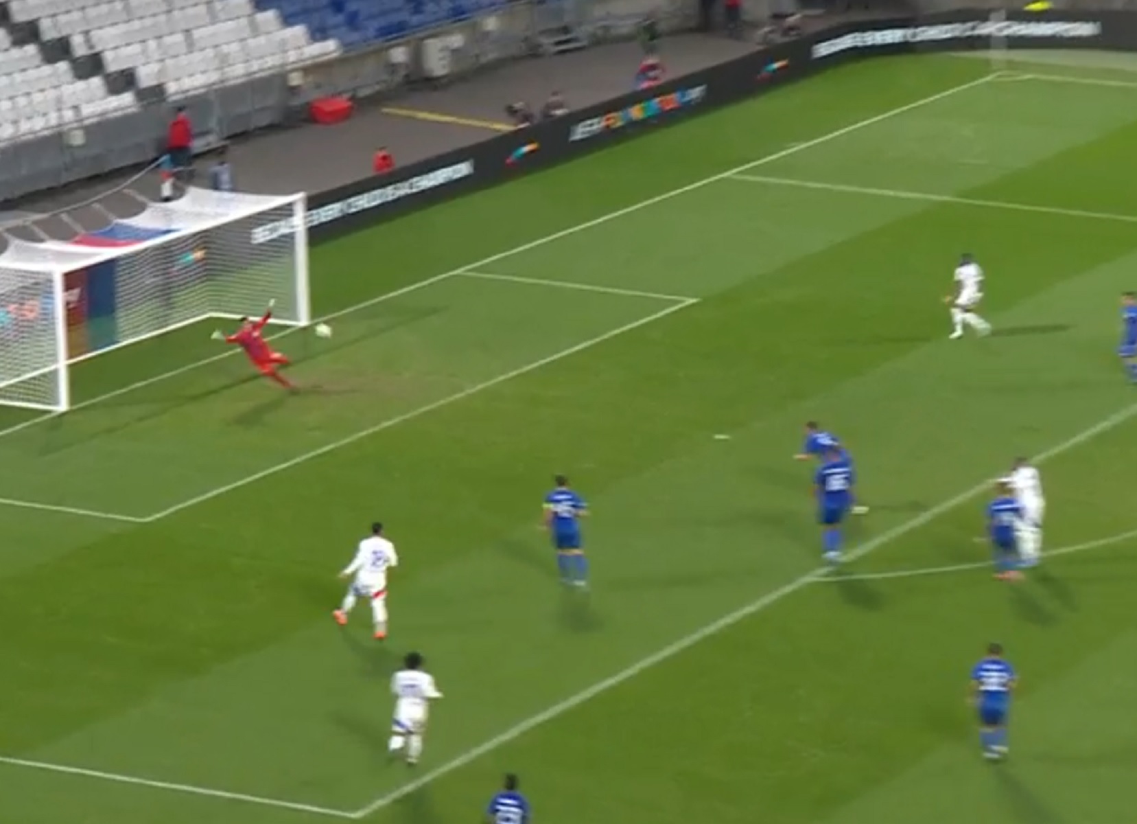 Παραλίγο το γκολ η Λιόν – Το δοκάρι του Λακαζέτ (vid)