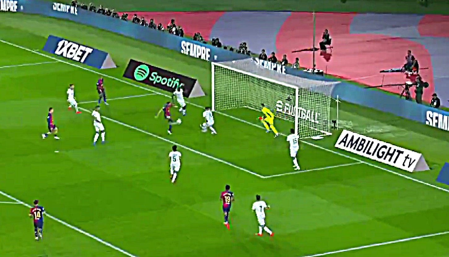 Ακάθεκτος Λεβαντόφσκι, «τρύπωσε» στην άμυνα και έβαλε μπροστά την Μπαρτσελόνα (vid)