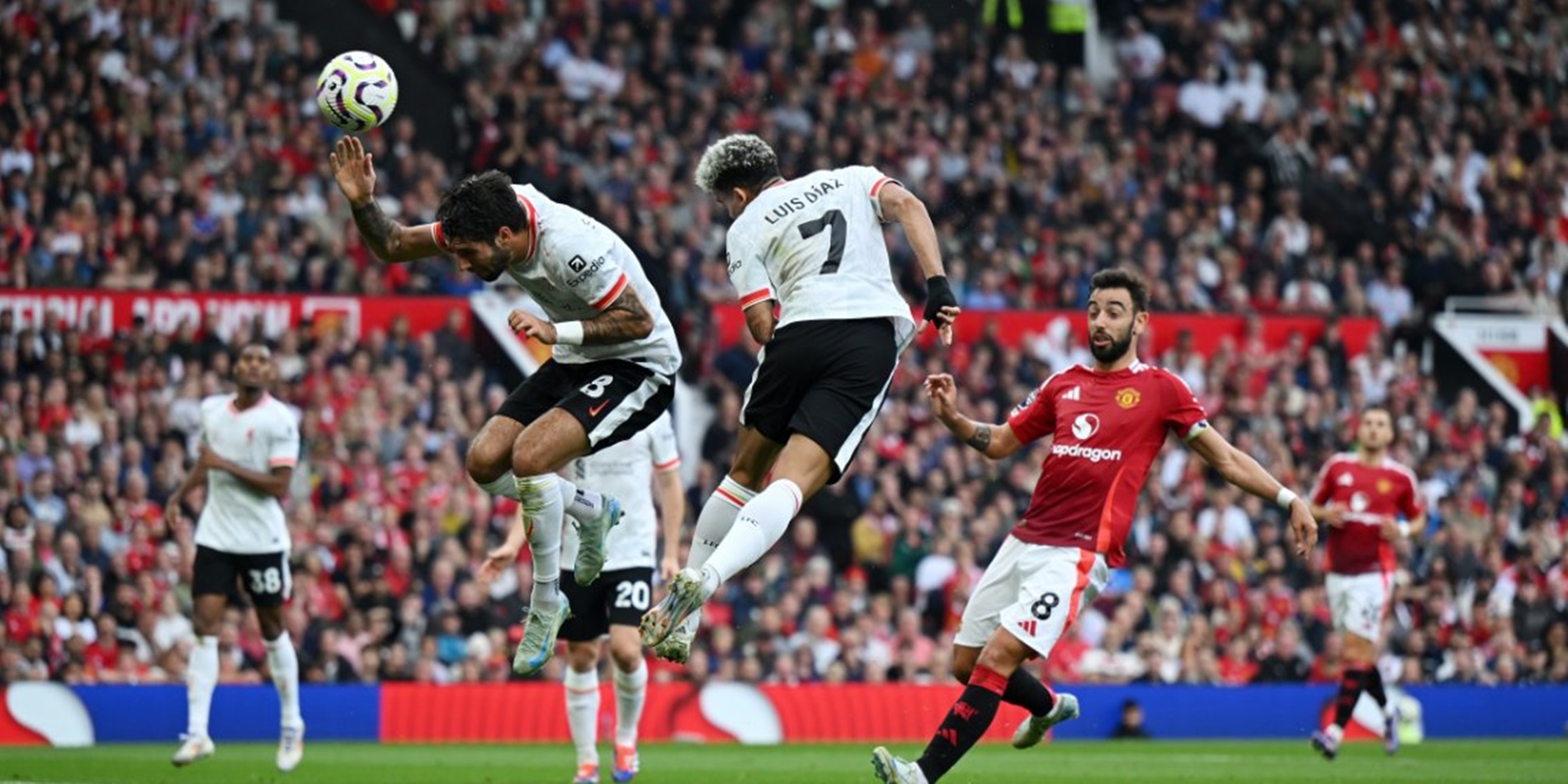 Κεφαλιά και πλασεδάρα ο Λουίς Ντίαζ, 2-0 η Λίβερπουλ στο Μάντσεστερ! (vids)