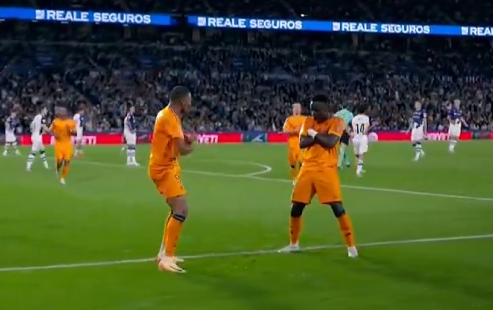 Μπαπέ – Βινίσιους έγιναν… κολλητάρια – Ο πανηγυρισμός απάντηση στον Νεϊμάρ (vid)