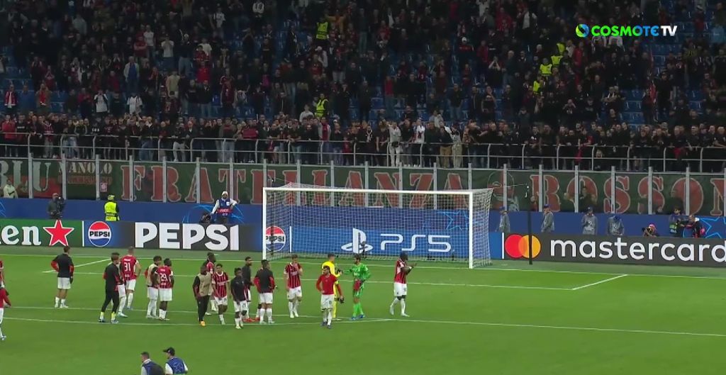 Εικόνα διάλυσης από τη Μίλαν: Εξαγριωμένοι οπαδοί της αποδοκίμαζαν τους παίκτες! (vid)