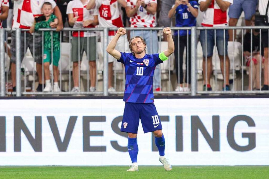 Δε χορταίνεται το τέλειο απευθείας φάουλ του Μόντριτς (vids)