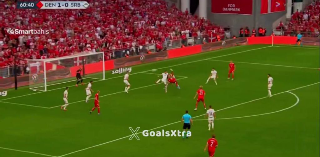 Τα ίσια… ανάποδα από παίκτη της Δανίας: Έβαλε μαγικό γκολ με «ψαλιδάκι» (vid)