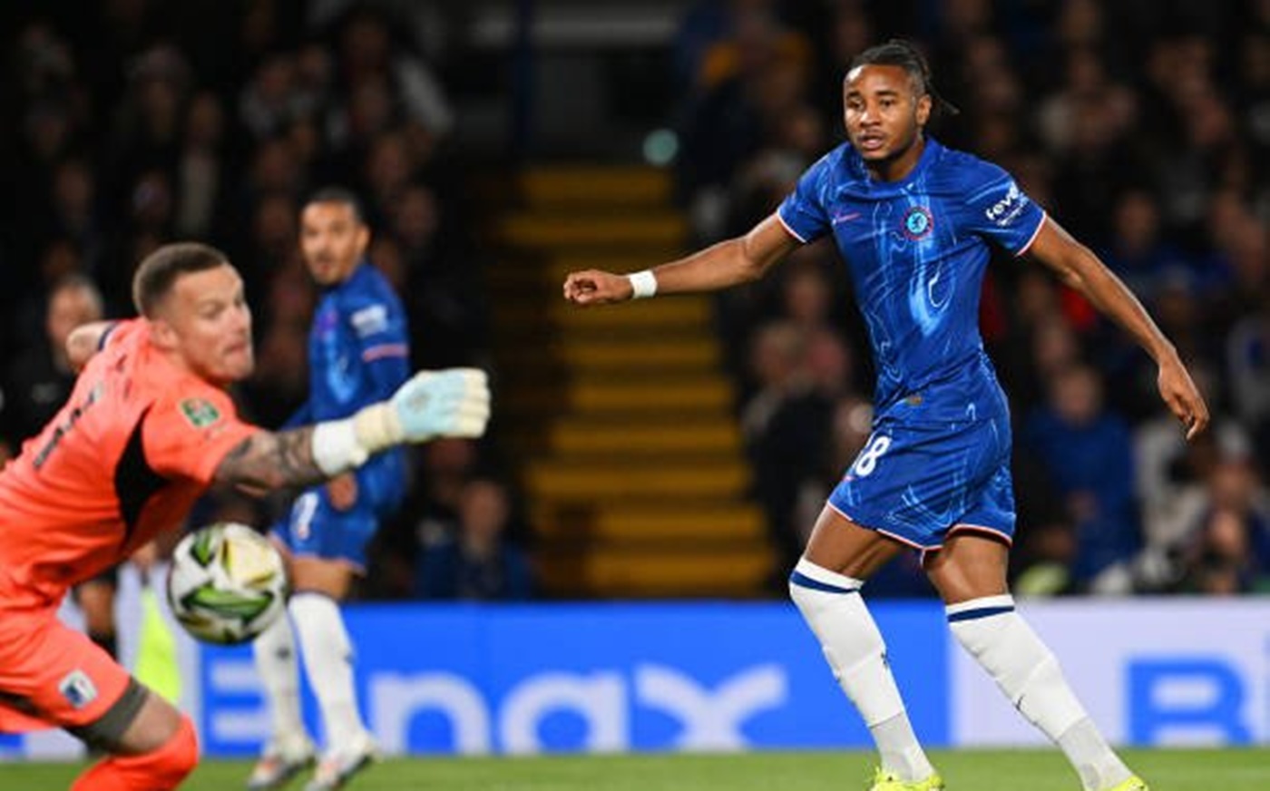 Φέρτε τα μπαλόνια, δυο γκολάρες ο Νκουνκού – Η μία με τακουνάκι! (vids)