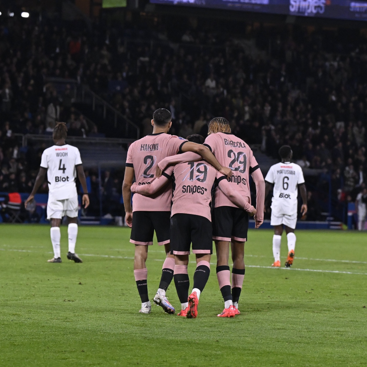 Η Παρί μετέτρεψε το ντέρμπι σε «περίπατο» με τριάρα! (vids)