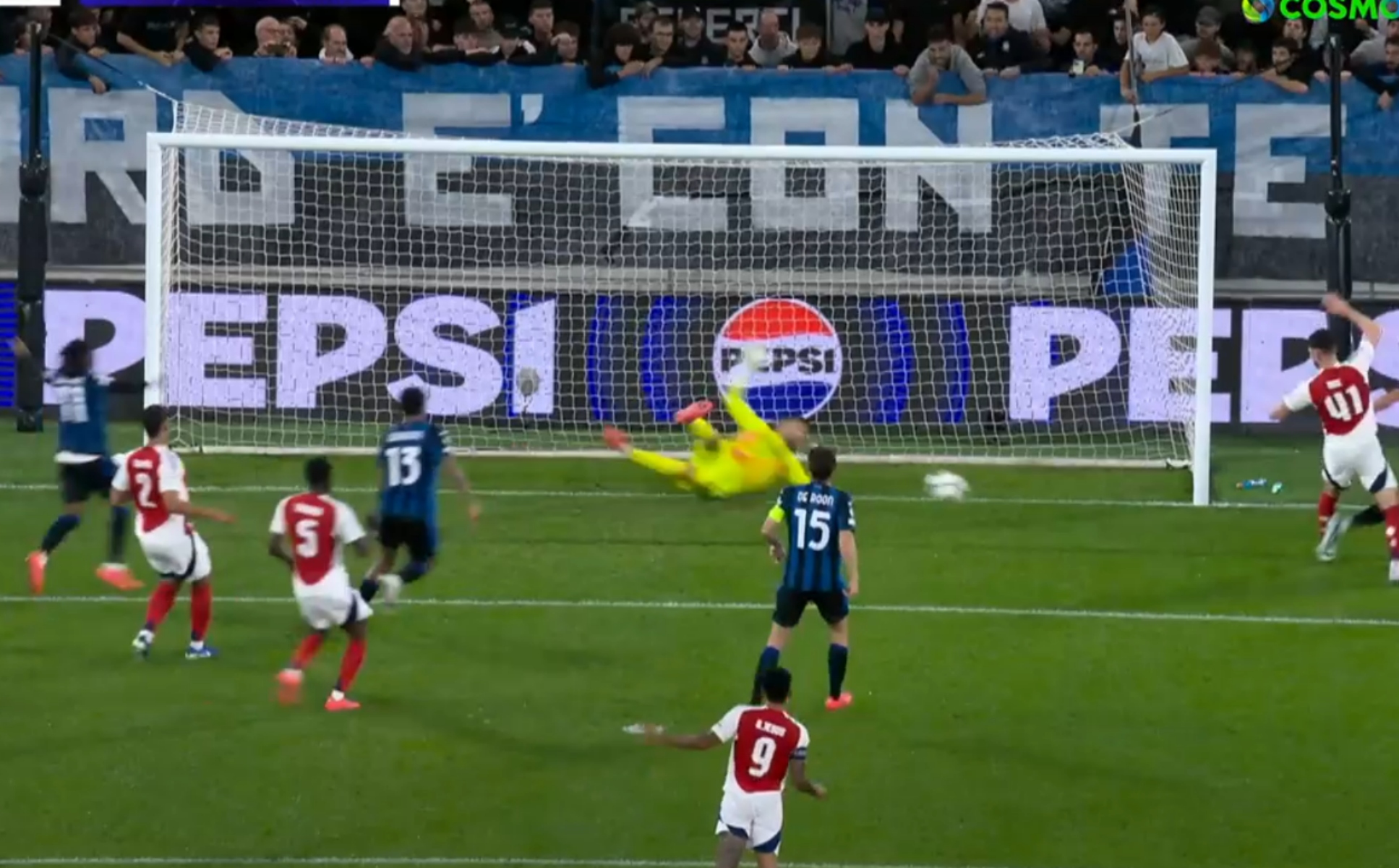 Μυθικός Ράγια: Έβγαλε πέναλτι και στη συνέχεια απέκρουσε το «ριμπάουντ» στη γραμμή! (vid)