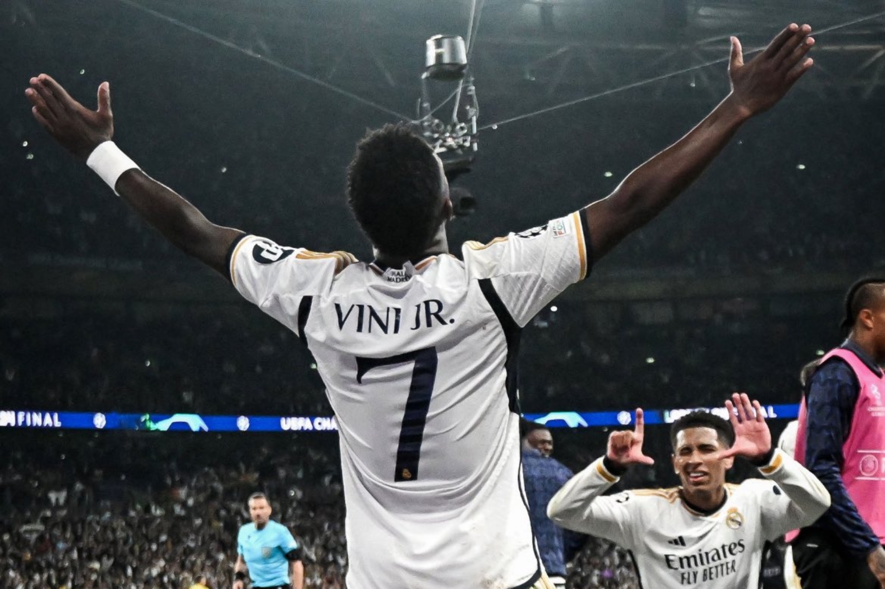 Βινίσιους: «Ροναλντίνιο και Ρονάλντο μου λένε πως πρέπει να κερδίσω τη Χρυσή Μπάλα»