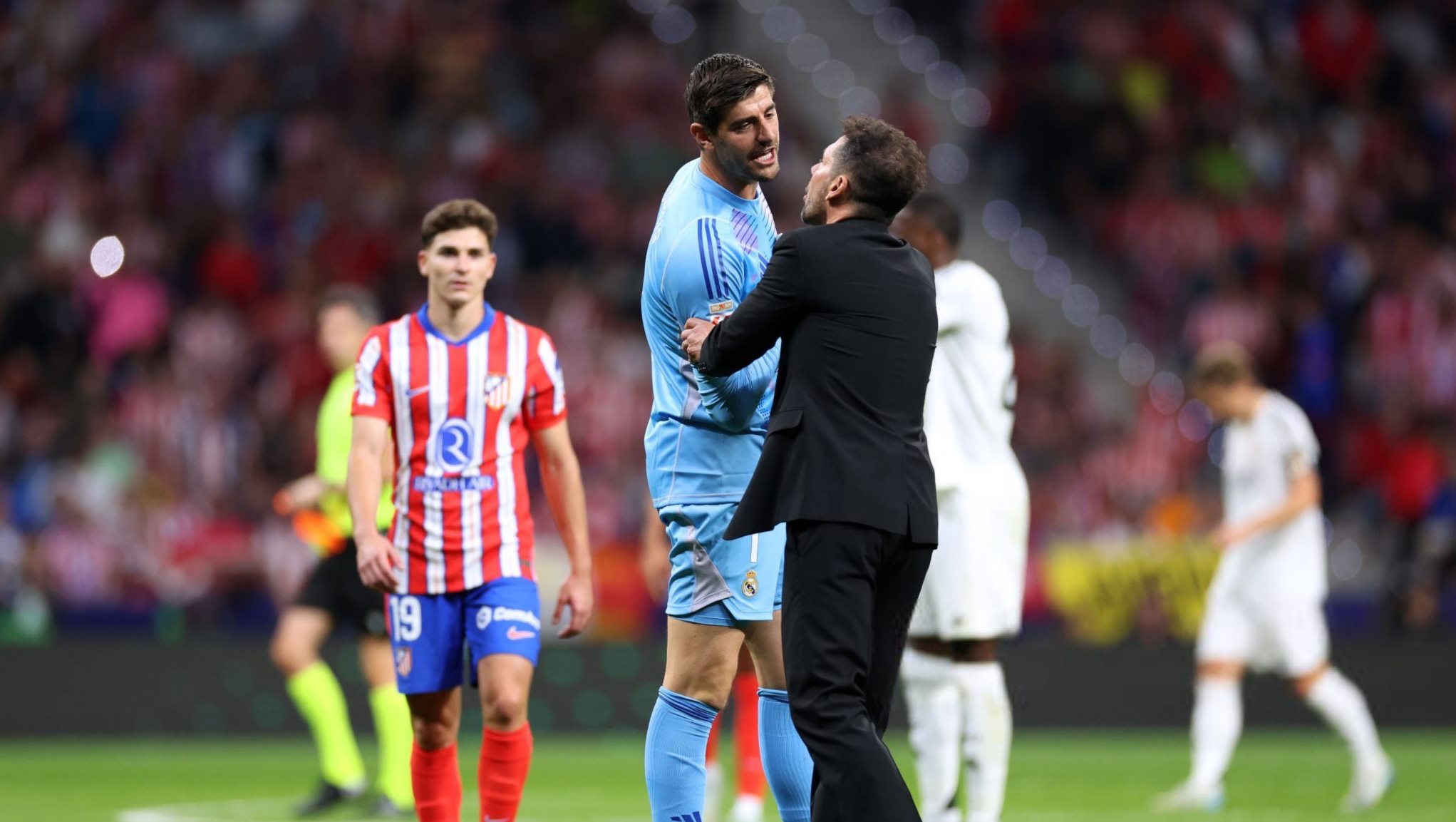 Προκλητικές δηλώσεις από Σιμεόνε: «Καλά να πάθει ο Κουρτουά έτσι όπως… πανηγύρισε»