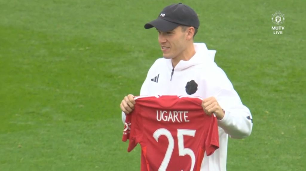 Μάντσεστερ Γιουνάιτεντ: Βγήκε βόλτα στο «Ολντ Τράφορντ» ο Ουγκάρτε κι αποθεώθηκε! (vid)