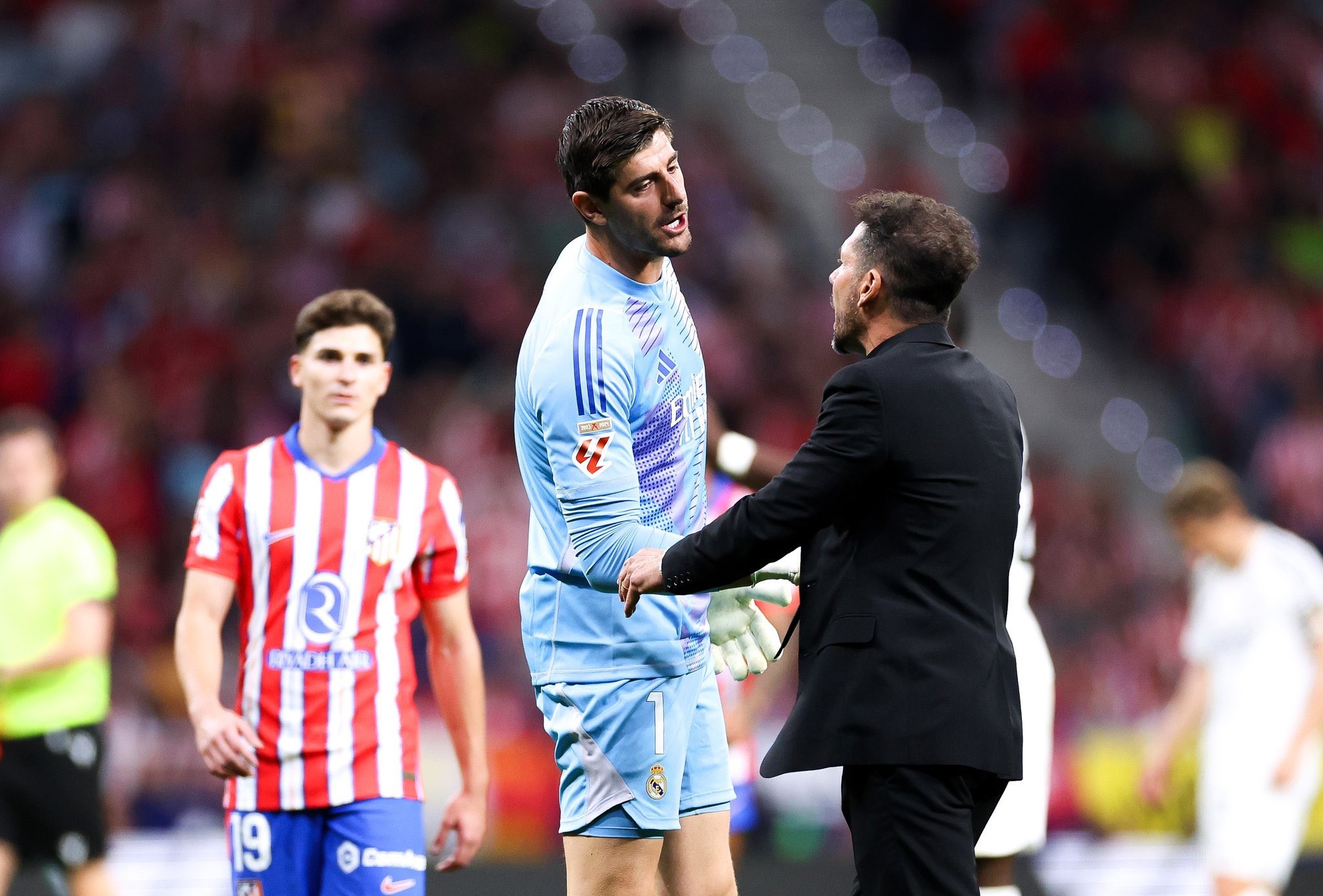 Προκλητικός Κουρτουά – Η χειρονομία με το σήμα της Ρεάλ… εξόργισε την Ατλέτικο (vid)