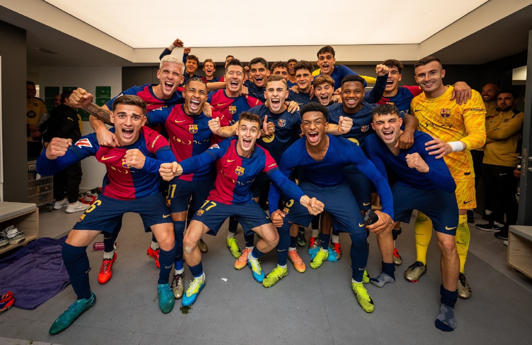 «Τρελό» πάρτι της Μπαρτσελόνα στα αποδυτήρια του Μπερναμπέου! (vid)