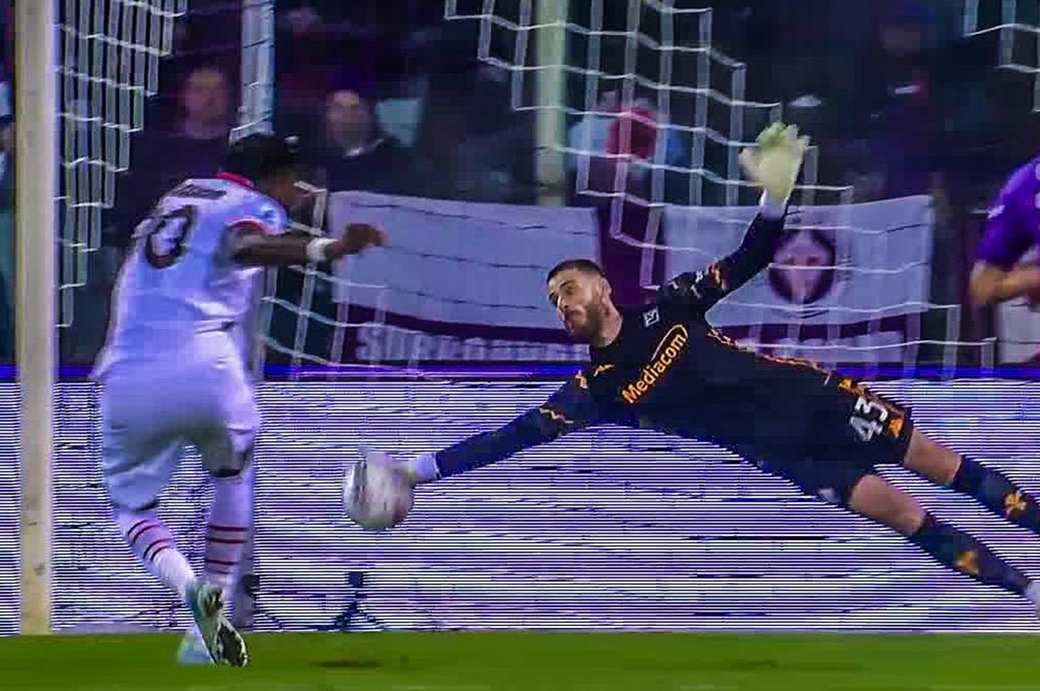 Ο Ντε Χέα είναι ΑΝΙΚΗΤΟΣ: Έπιασε δύο πέναλτι της Μίλαν! (vids)