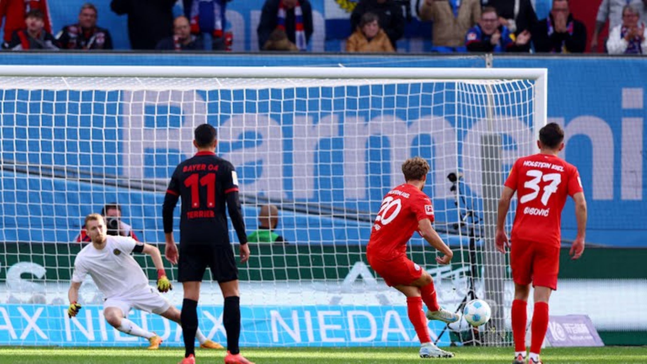 Λεβερκούζεν – Χόλσταϊν Κίελ: Άρπ-αξαν γκέλα οι Πρωταθλητές (vid)